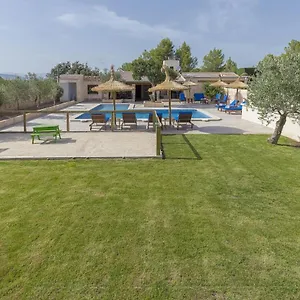  Villa Son Ullastre - Family Only